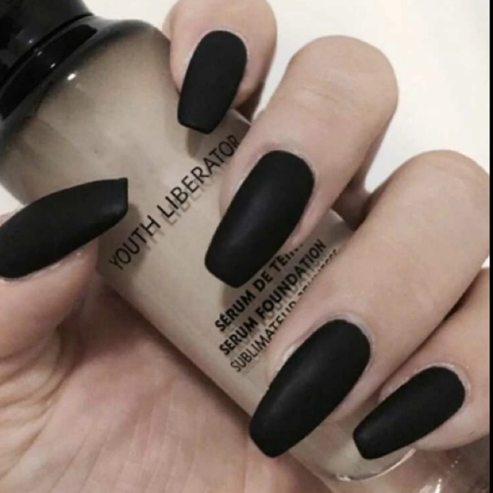 Matte black press on nail kit